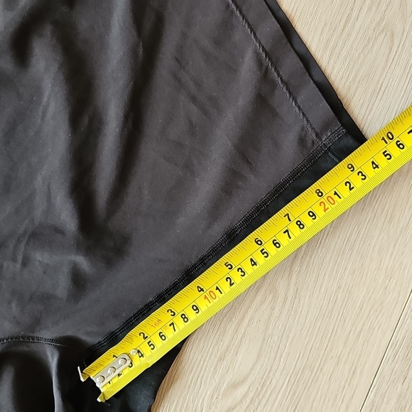 Lululemon T.H.E. Short *Linerless 9" Updated, *Flaw - Read* Size Large - Picture 16 of 16